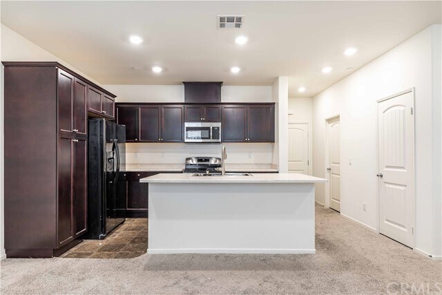 Building Photo - 30330 Town Square Dr
