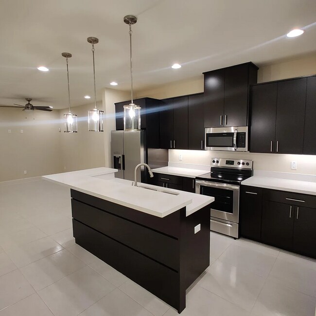 Building Photo - 1217 Ozark Ave