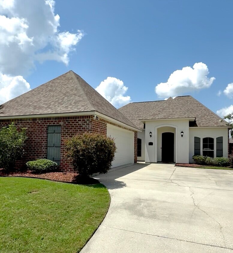 Foto principal - 16989 Benton's Ferry Ave