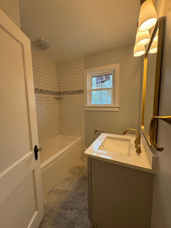 Foto del edificio - Spectacular Renovation!