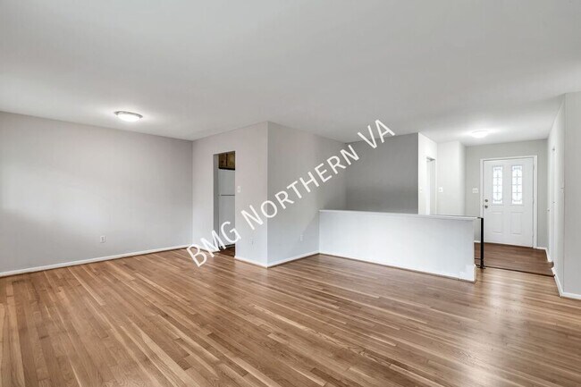 Foto del edificio - 8316 Carnegie Dr