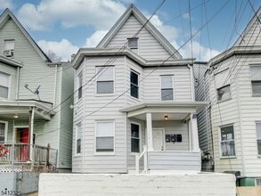 Building Photo - 209 N 4th St