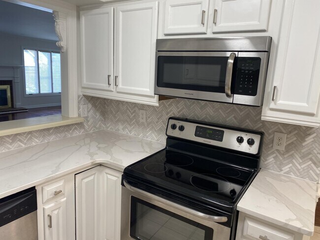 Photo - 655 Croston Dr Townhome