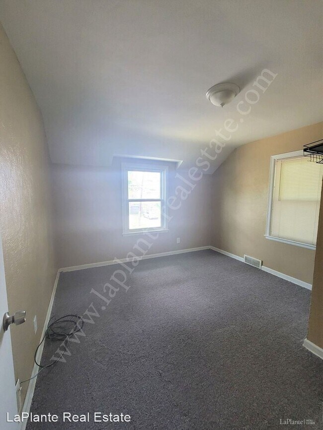 Building Photo - 3 br, 1 bath House - 1217 Eleanor Avenue