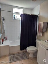 Building Photo - 517 Robin Hood Cir