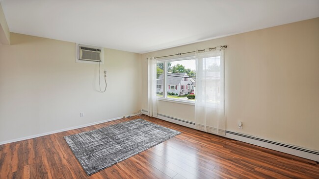 Photo - 98 Eckel Rd (Little Ferry, NJ) Apartment