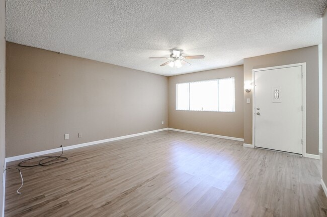 Foto del edificio - QUIET ADULT 55+ COMMUNITY