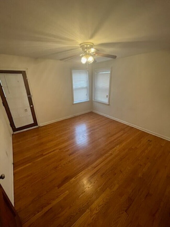 Foto del edificio - Charming 1-Bedroom Apartment