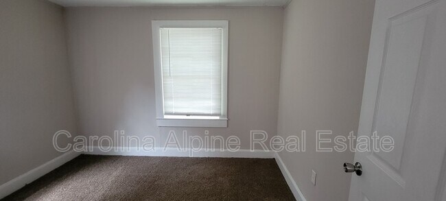Building Photo - 1204 W Mauney Ave
