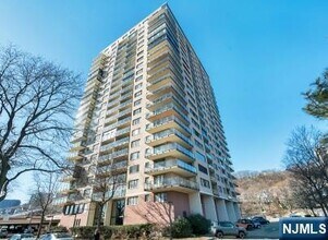 Building Photo - 1203 River Rd