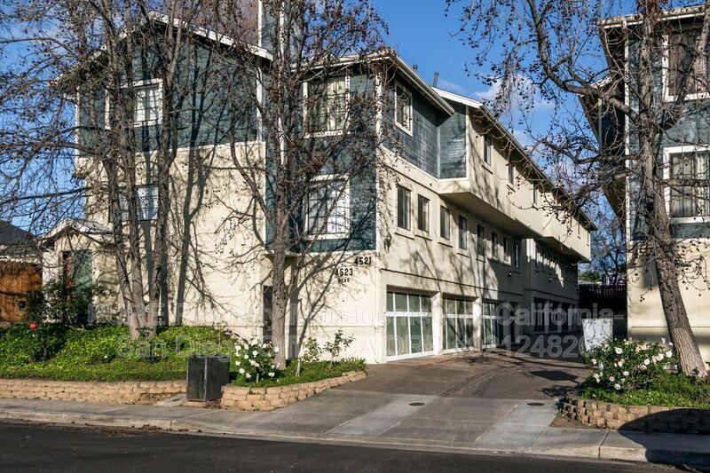 Foto principal - 4523 College Way