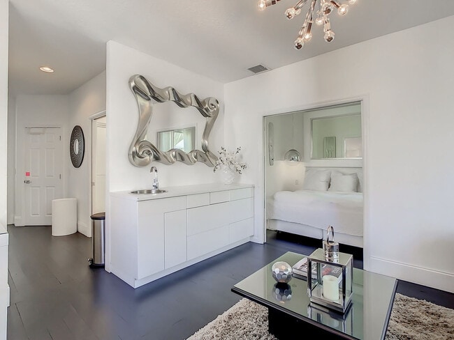 Building Photo - 1000 Ave of the Champions