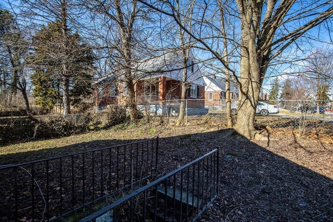 Building Photo - College Hill Renovated Home w/4 bdrms