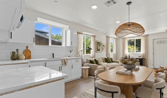 Building Photo - 835 E 33rd St