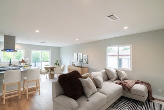 Building Photo - 5847 Willoughby Ave