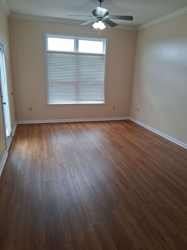 Foto del edificio - Laurel Station #307 - 3bed/2bath with awesome views of Laurel Avenue! $3350 monthly rent includes...