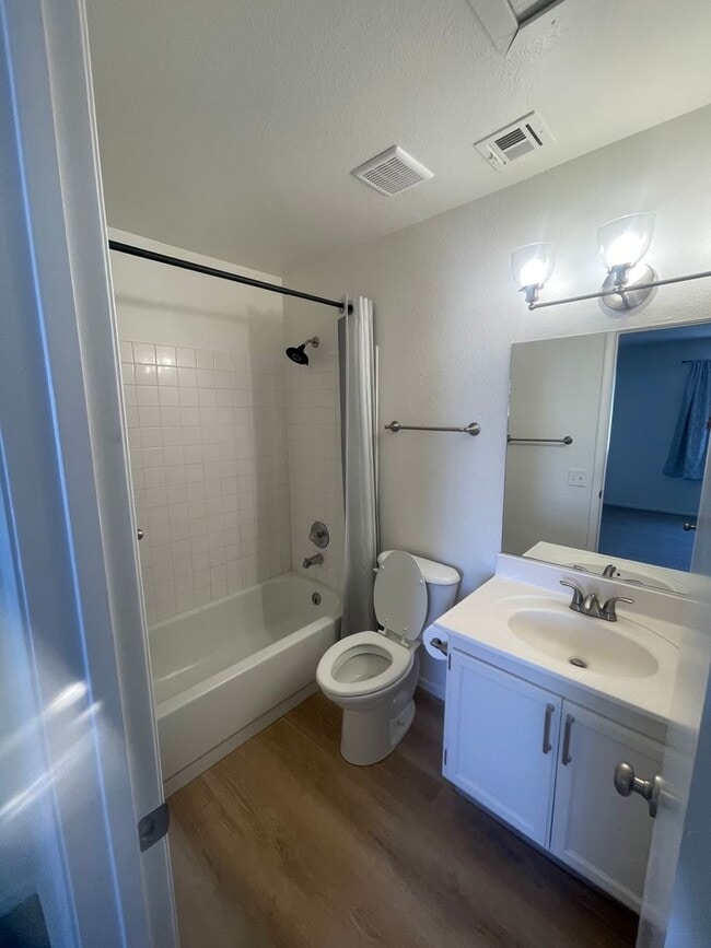 Building Photo - Beautiful upstairs 2-bedroom, 2-bathroom apartment