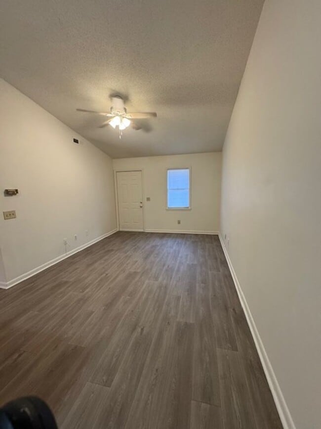 Foto del edificio - 310 Park Ave