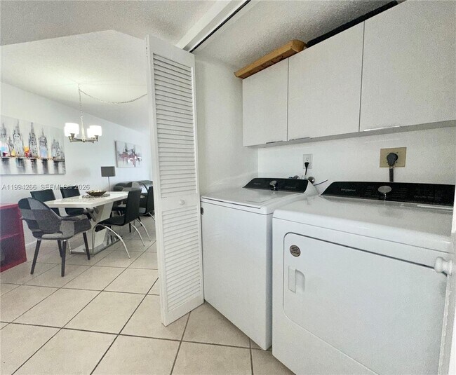 Foto del edificio - 17801 N Bay Rd