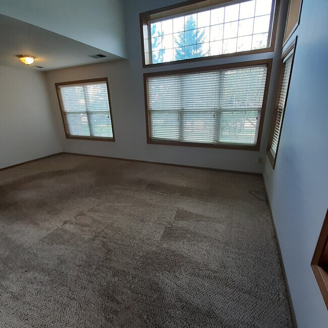 Foto del edificio - 156 Castlewood Ct