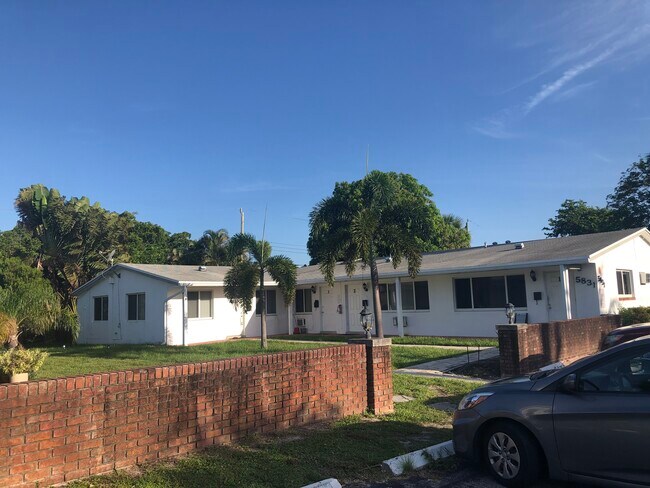 Foto del edificio - 5831 NE 18th Ave