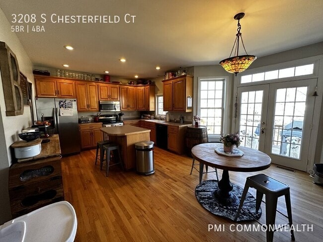 Foto del edificio - 3208 S Chesterfield Ct