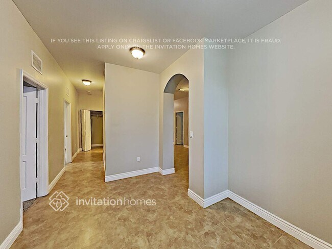 Foto del edificio - 550 NE 15th Ct