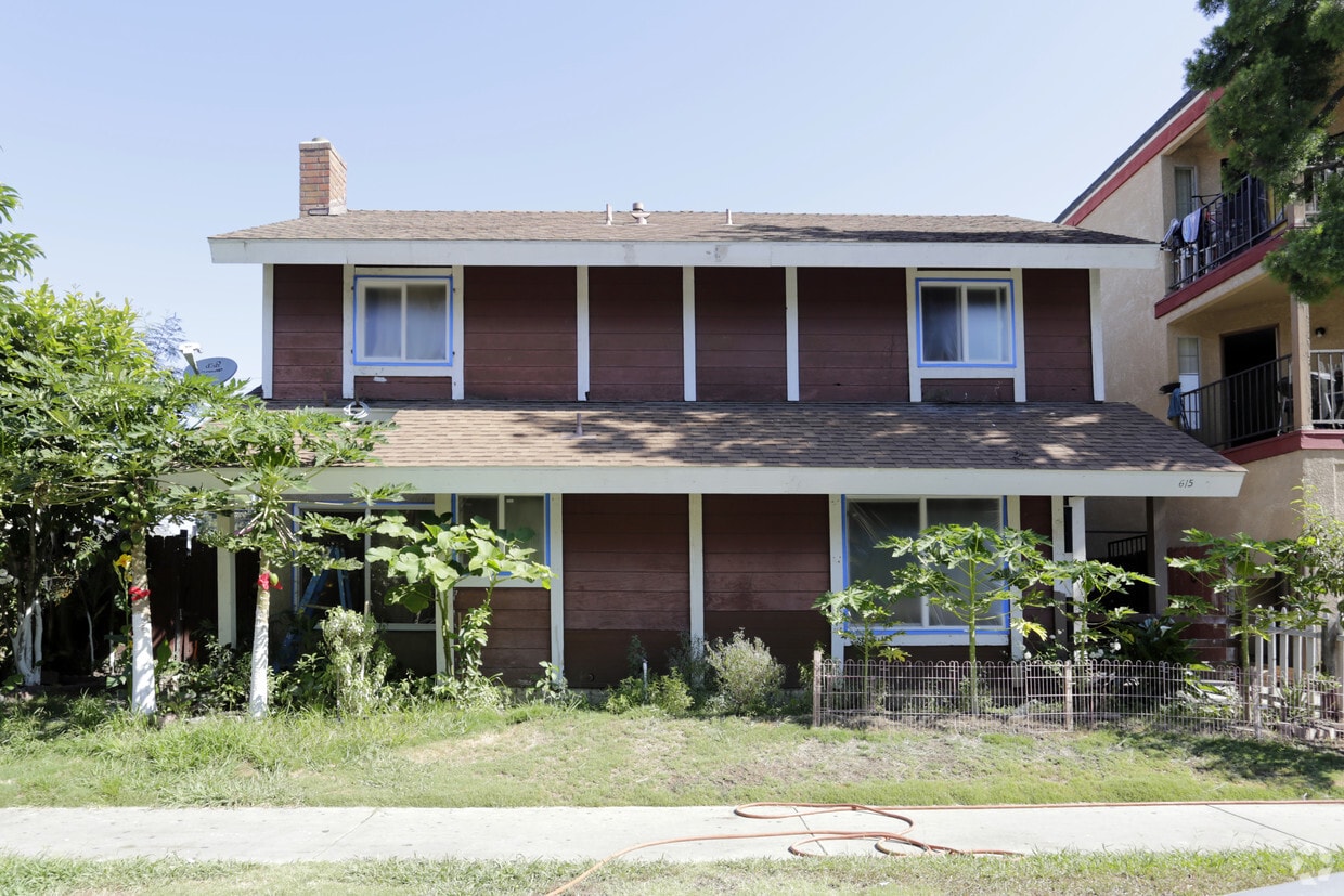 Building Photo - 615 E Chestnut Ave