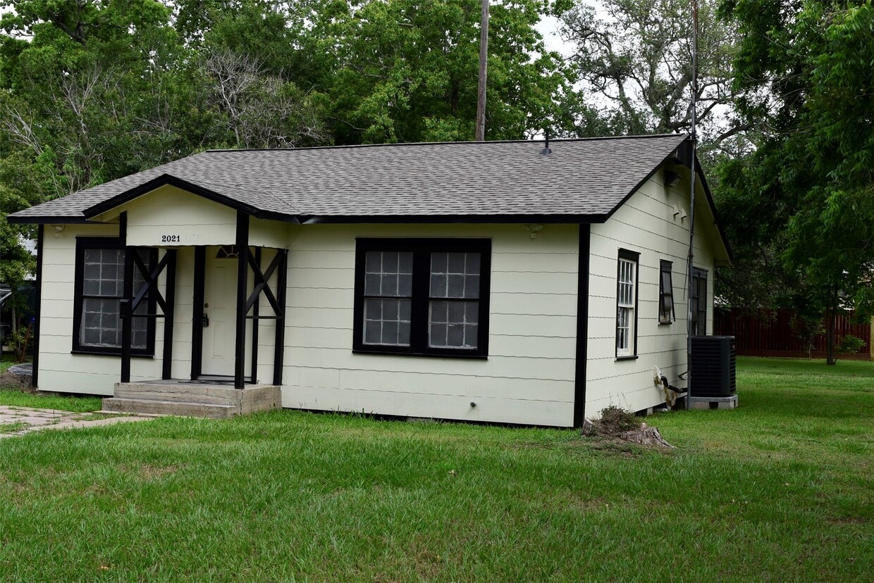 Primary Photo - 2021 Ducros St
