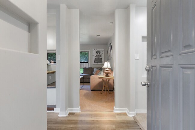 Building Photo - 3811 Lenel Dr