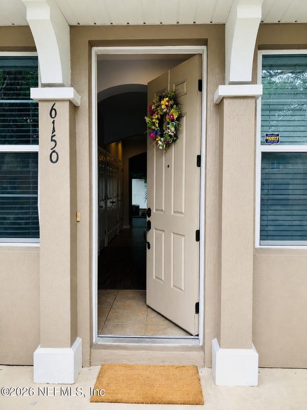 Foto del edificio - 6150 High Tide Blvd