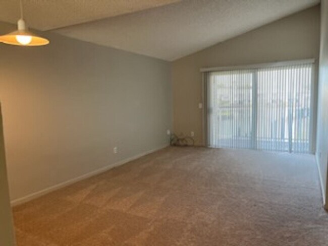 Foto del edificio - 1 BEDROOM 1 BATH CONDO $1,275