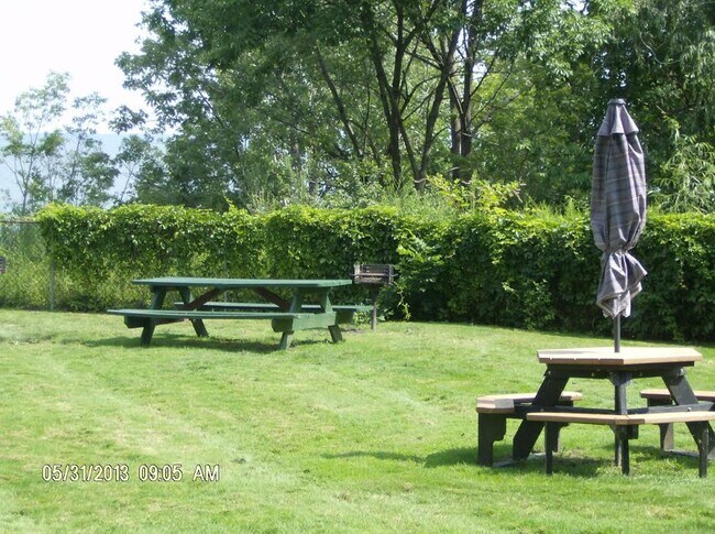 Picnic & Grilling Area - Marine Towers West