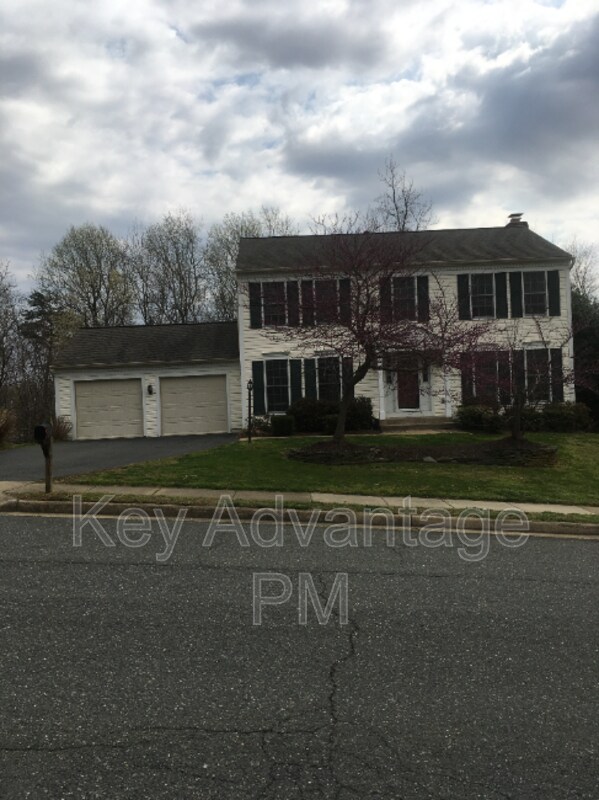 Primary Photo - 4 Bridgeport Cir