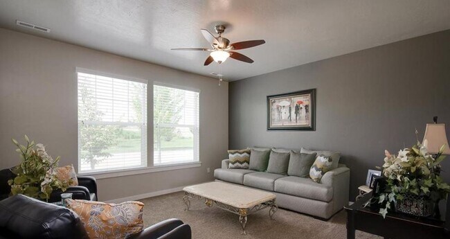 Foto del edificio - 3 Bedroom 2.5 Home with a 2 Car Garage Meridian