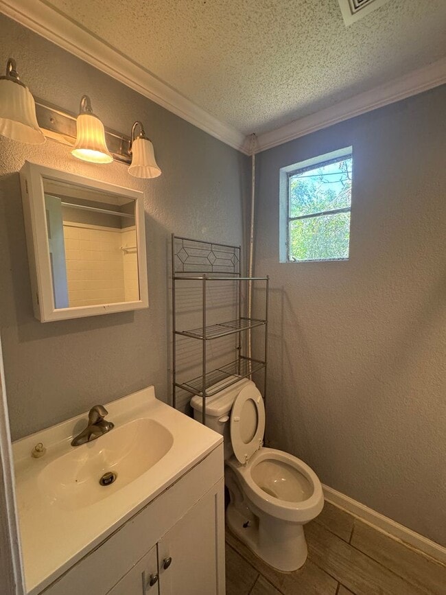 Building Photo - 2 Bedroom 1 Bathroom Duplex in Marianna Fl