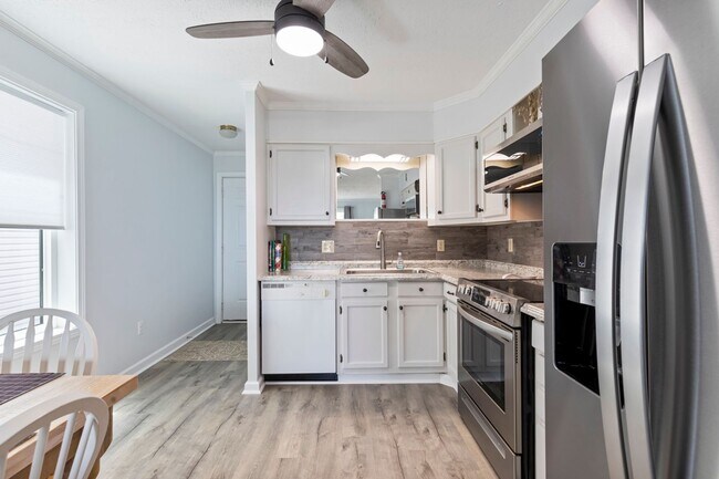 Foto del edificio - Winter rental! Renovated Condo in North My...