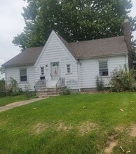 Building Photo - 1809 N Reserve St