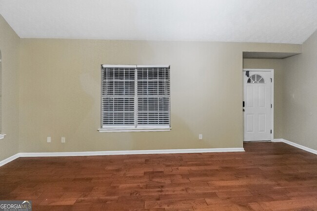 Building Photo - 175 Trinity Dr