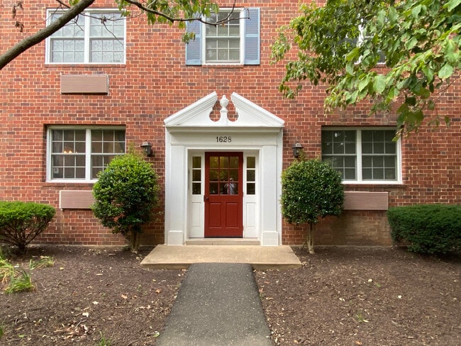 Building Photo - 1628 W Abingdon Dr