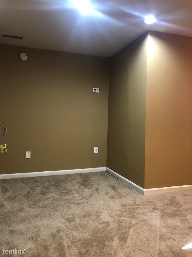 Building Photo - 1 br, 1 bath Apartment - 5551 Force Rd # 1