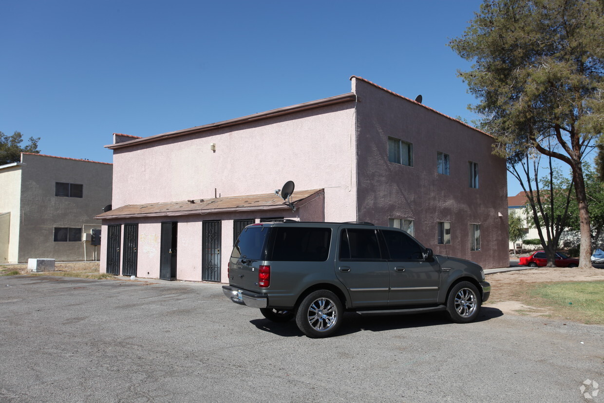 Building Photo - Paradise Acres