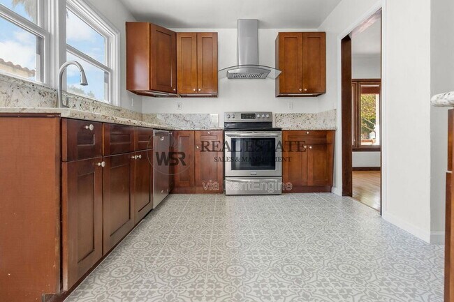 Building Photo - 3569 Bandini Ave