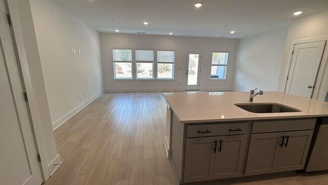 Foto del edificio - 183 Redbud Rd