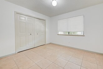 Building Photo - 9814 Paddock Park Dr