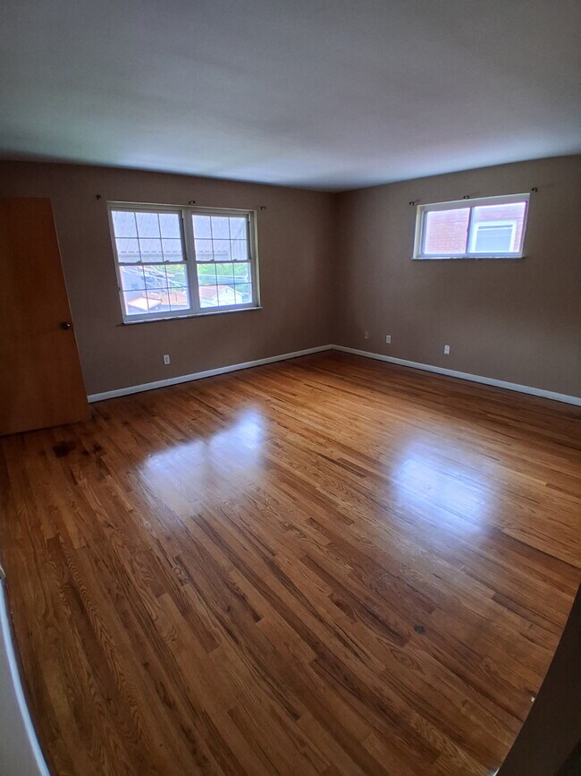 Foto del edificio - 556 Rosemont Ave