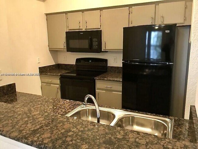 Foto del edificio - 2841 N Oakland Forest Dr