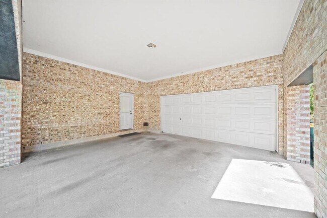 Building Photo - 4610 Sterling Wood Way