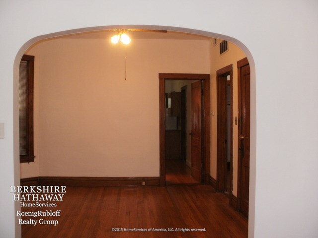 Building Photo - 2053 W Addison St