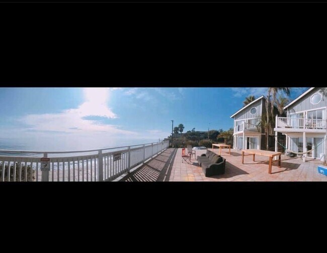 Building Photo - 6599 Del Playa Dr